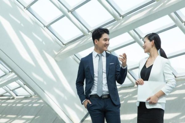 豪资随配 职场中工作能力和人情世故哪个重要？